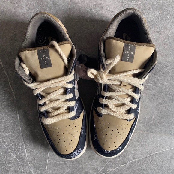 Travis Scott X SB Dunk Low - Picture 14 of 16